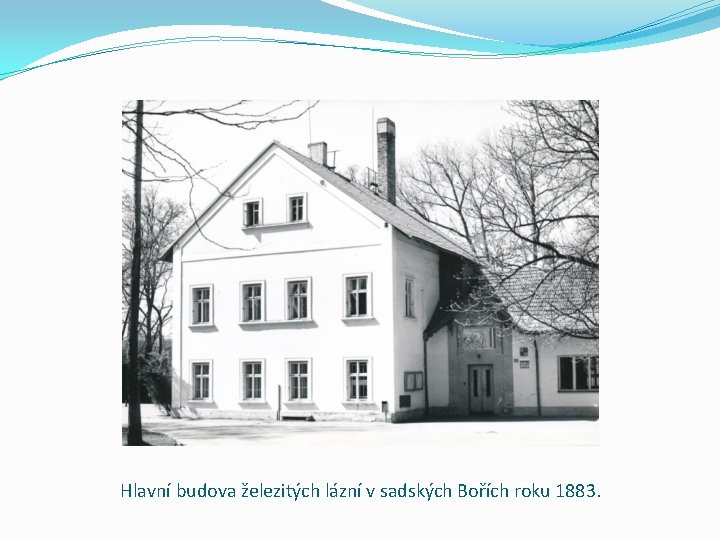 Hlavní budova železitých lázní v sadských Bořích roku 1883. 