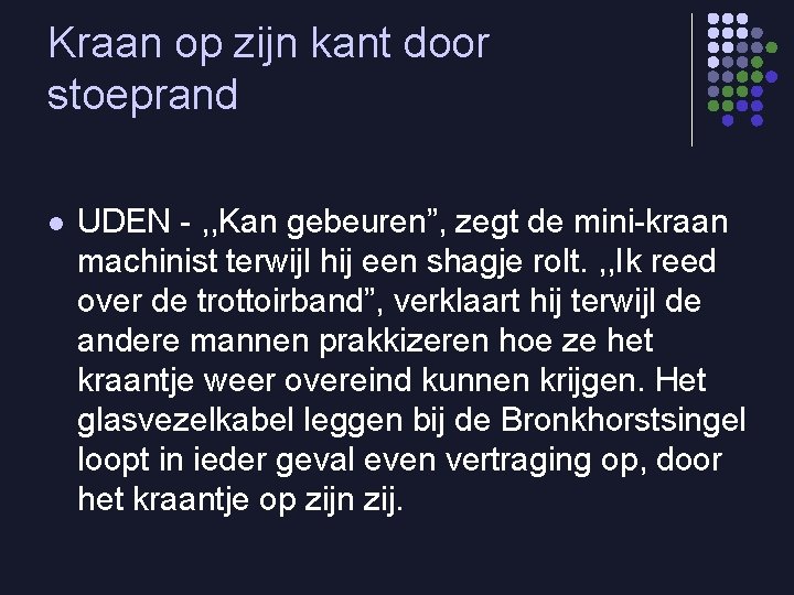 Kraan op zijn kant door stoeprand l UDEN - , , Kan gebeuren”, zegt