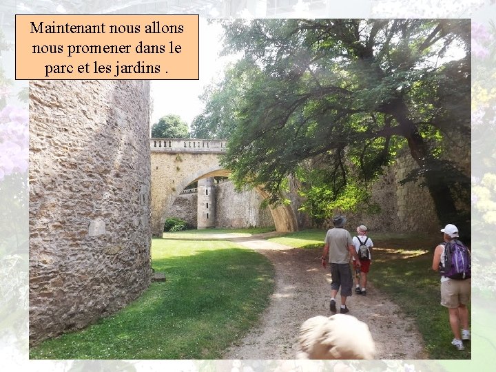 Maintenant nous allons nous promener dans le parc et les jardins. 