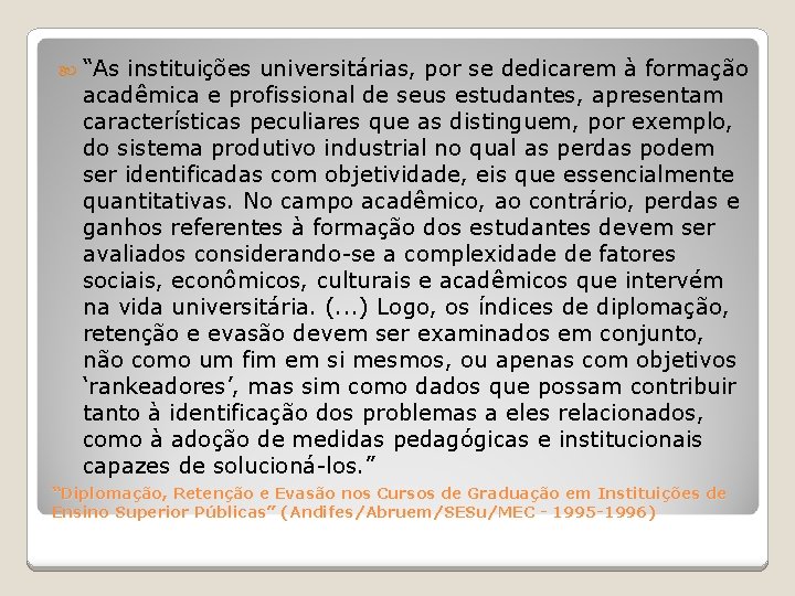  “As instituições universitárias, por se dedicarem à formação acadêmica e profissional de seus