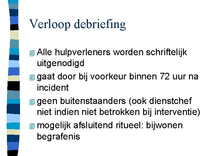 Verloop debriefing 4 Alle hulpverleners worden schriftelijk uitgenodigd 4 gaat door bij voorkeur binnen