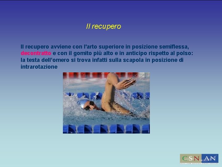 Il recupero avviene con l'arto superiore in posizione semiflessa, decontratto e con il gomito