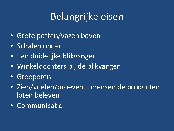 Belangrijke eisen Grote potten/vazen boven Schalen onder Een duidelijke blikvanger Winkeldochters bij de blikvanger