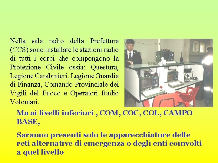 Nella sala radio della Prefettura (CCS) sono installate le stazioni radio di tutti i