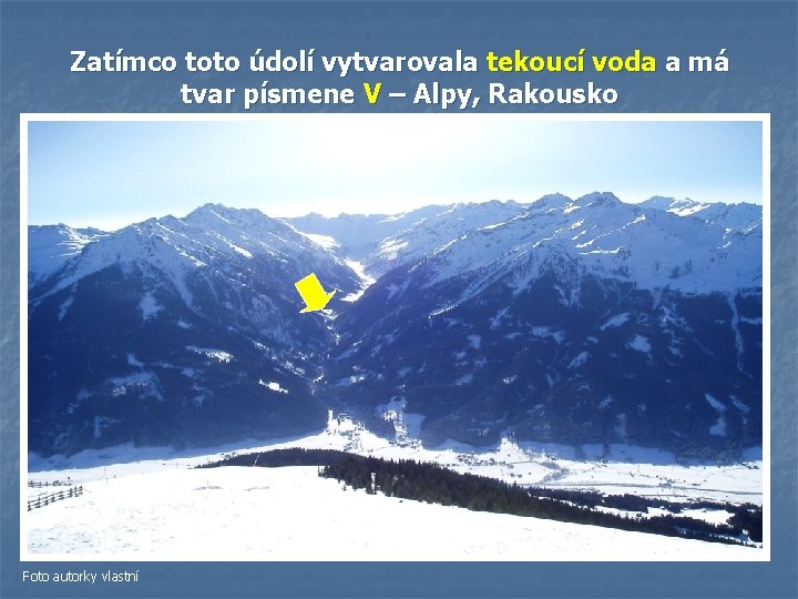 Zatímco toto údolí vytvarovala tekoucí voda a má tvar písmene V – Alpy, Rakousko Zatímco toto údolí vytvarovala tekoucí voda a má tvar písmene V – Alpy, Rakousko