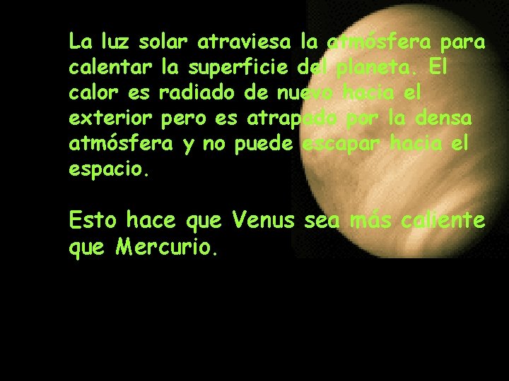 La luz solar atraviesa la atmósfera para calentar la superficie del planeta. El calor La luz solar atraviesa la atmósfera para calentar la superficie del planeta. El calor
