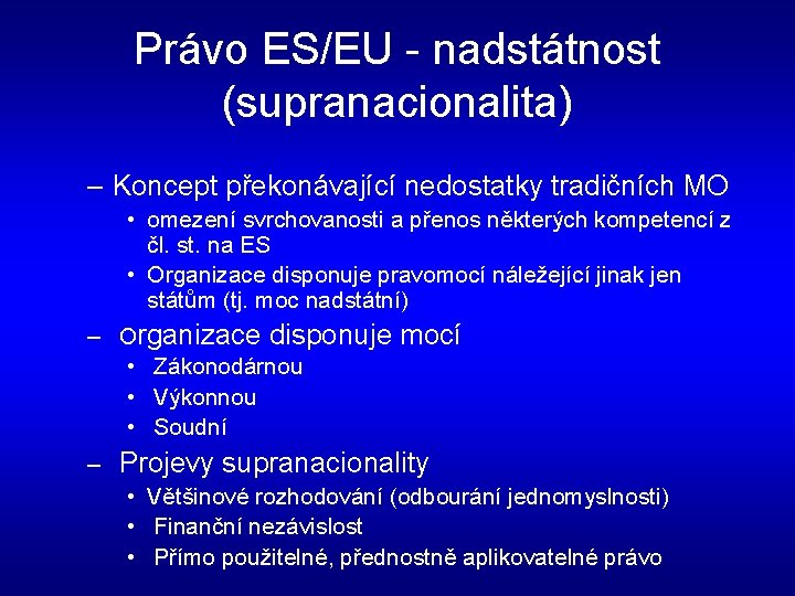 Právo ES/EU - nadstátnost (supranacionalita) – Koncept překonávající nedostatky tradičních MO • omezení svrchovanosti