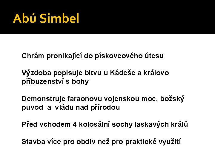 Abú Simbel Chrám pronikající do pískovcového útesu Výzdoba popisuje bitvu u Kádeše a královo