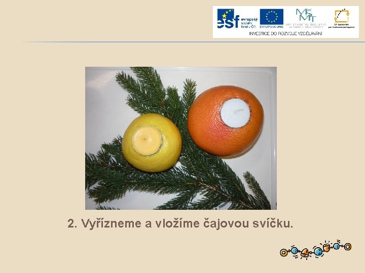 2. Vyřízneme a vložíme čajovou svíčku. 