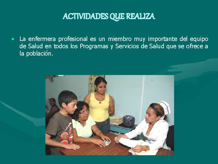 ACTIVIDADES QUE REALIZA • La enfermera profesional es un miembro muy importante del equipo