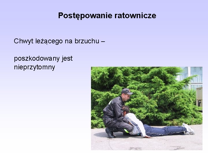 Postępowanie ratownicze Chwyt leżącego na brzuchu – poszkodowany jest nieprzytomny 