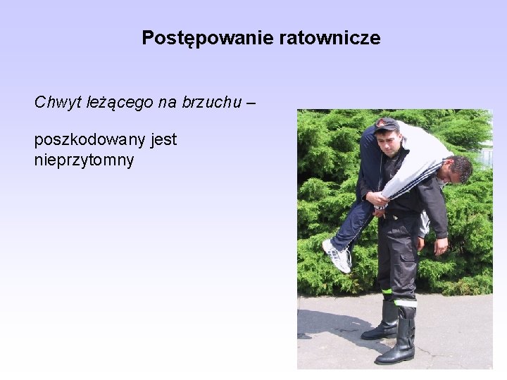 Postępowanie ratownicze Chwyt leżącego na brzuchu – poszkodowany jest nieprzytomny 