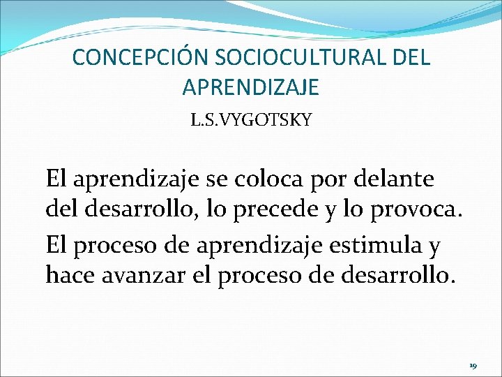 CONCEPCIÓN SOCIOCULTURAL DEL APRENDIZAJE L. S. VYGOTSKY El aprendizaje se coloca por delante del