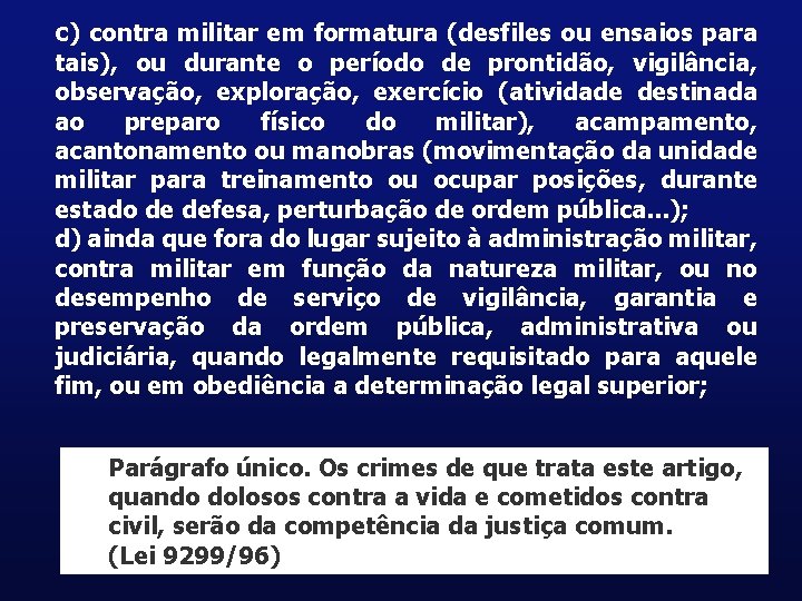c) contra militar em formatura (desfiles ou ensaios para tais), ou durante o período