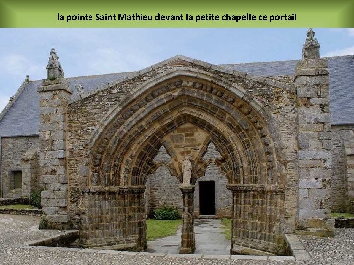 la pointe Saint Mathieu devant la petite chapelle ce portail 