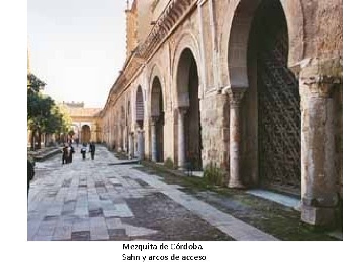 Mezquita de Córdoba. Sahn y arcos de acceso 