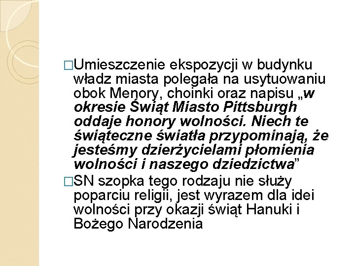 �Umieszczenie ekspozycji w budynku władz miasta polegała na usytuowaniu obok Menory, choinki oraz napisu �Umieszczenie ekspozycji w budynku władz miasta polegała na usytuowaniu obok Menory, choinki oraz napisu