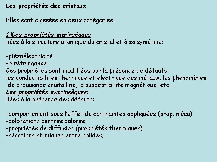 Les propriétés des cristaux Elles sont classées en deux catégories: 1)Les propriétés intrinsèques liées