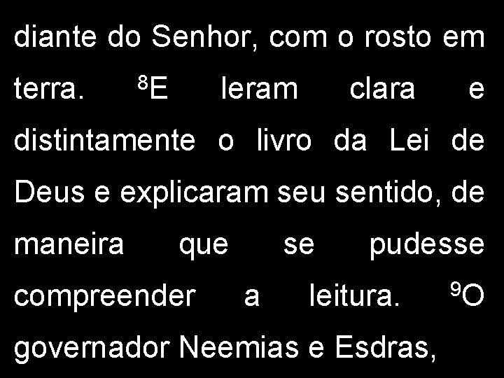 diante do Senhor, com o rosto em terra. 8 E leram clara e distintamente