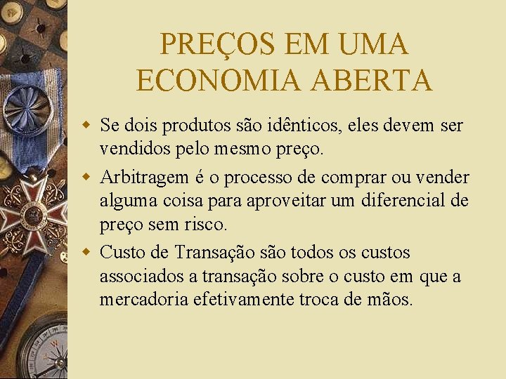 PREÇOS EM UMA ECONOMIA ABERTA w Se dois produtos são idênticos, eles devem ser