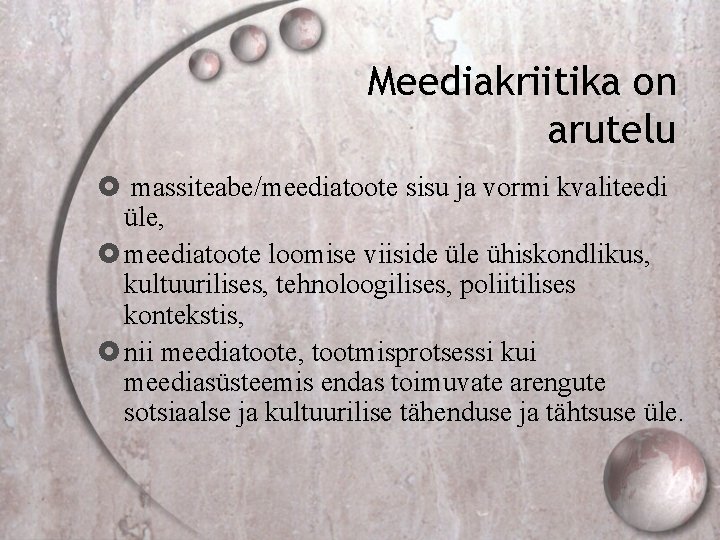 Meediakriitika on arutelu massiteabe/meediatoote sisu ja vormi kvaliteedi üle, meediatoote loomise viiside üle ühiskondlikus,