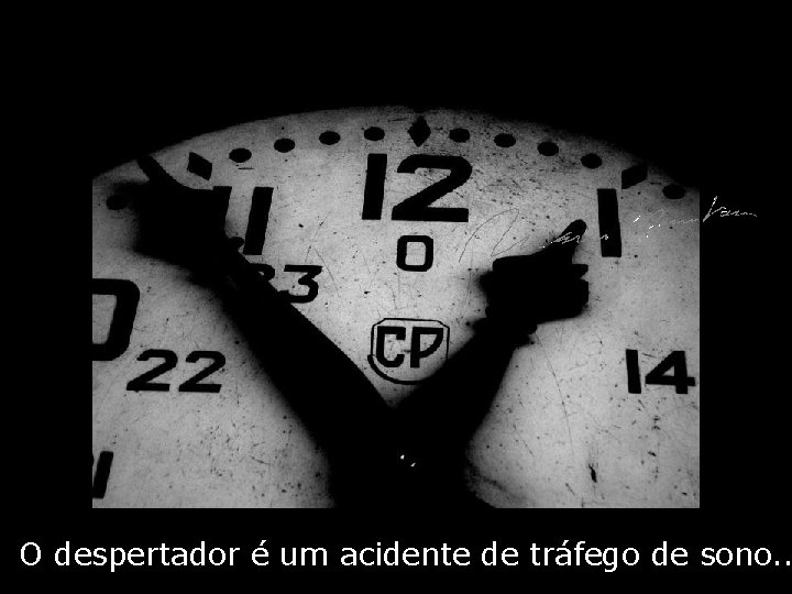 O despertador é um acidente de tráfego de sono. . 