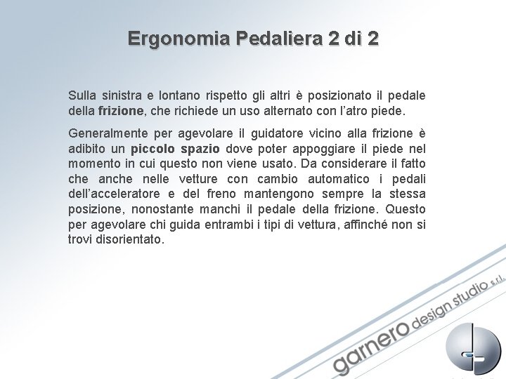Ergonomia Pedaliera 2 di 2 Sulla sinistra e lontano rispetto gli altri è posizionato Ergonomia Pedaliera 2 di 2 Sulla sinistra e lontano rispetto gli altri è posizionato