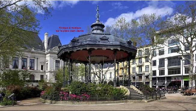 Kiosque à musique sur la place Jean-Jaurès 