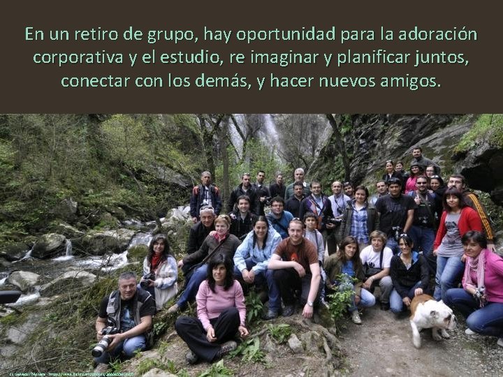 En un retiro de grupo, hay oportunidad para la adoración corporativa y el estudio,