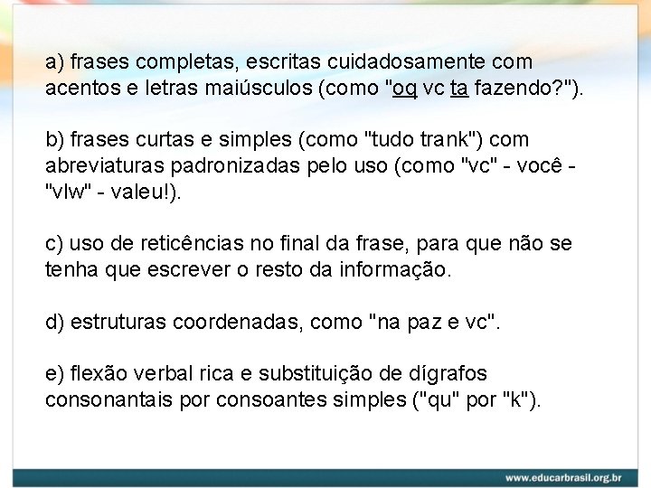 a) frases completas, escritas cuidadosamente com acentos e letras maiúsculos (como "oq vc ta