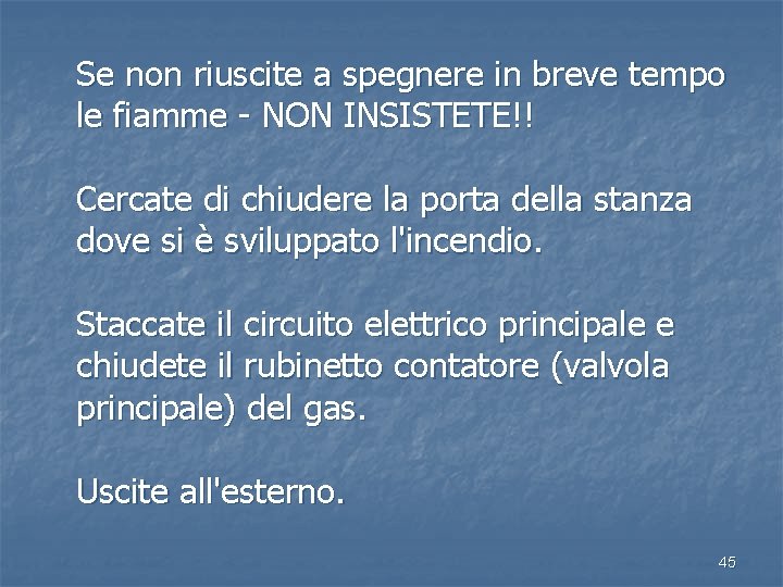 Se non riuscite a spegnere in breve tempo le fiamme - NON INSISTETE!! Cercate