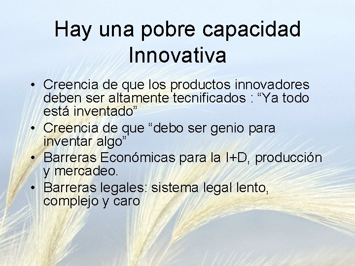 Hay una pobre capacidad Innovativa • Creencia de que los productos innovadores deben ser