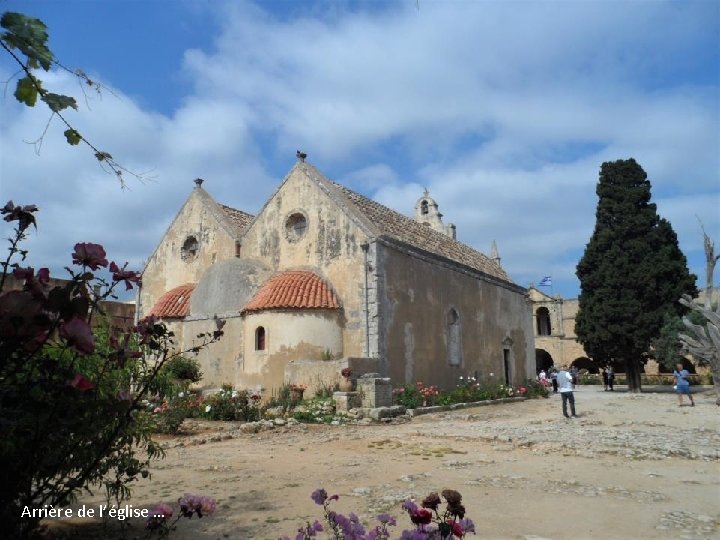 Arrière de l’église … 