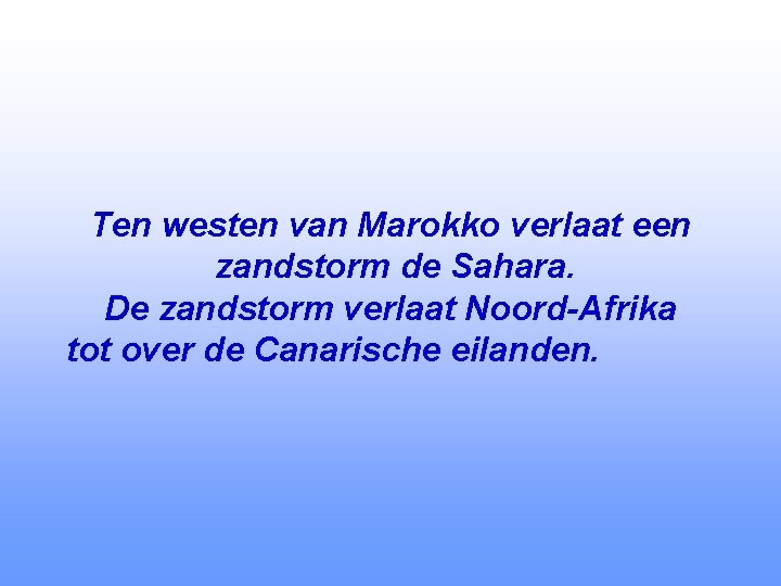 Ten westen van Marokko verlaat een zandstorm de Sahara. De zandstorm verlaat Noord-Afrika tot