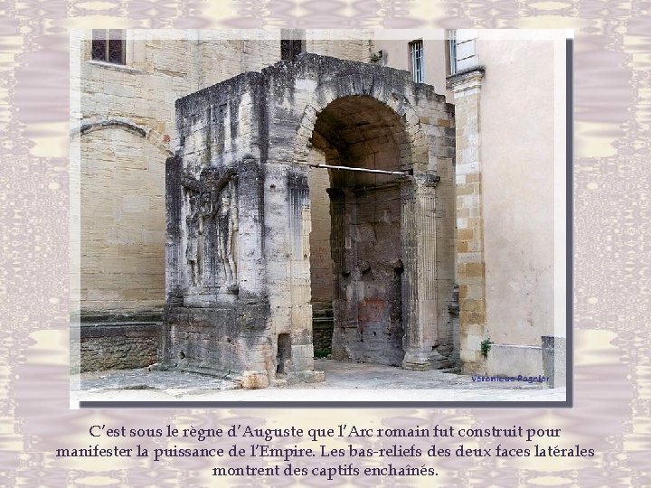 C’est sous le règne d’Auguste que l’Arc romain fut construit pour manifester la puissance