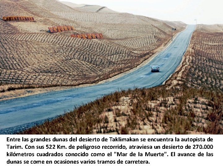 Entre las grandes dunas del desierto de Taklimakan se encuentra la autopista de Tarim.