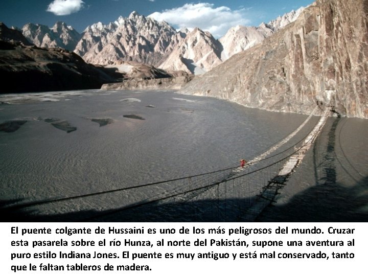 El puente colgante de Hussaini es uno de los más peligrosos del mundo. Cruzar