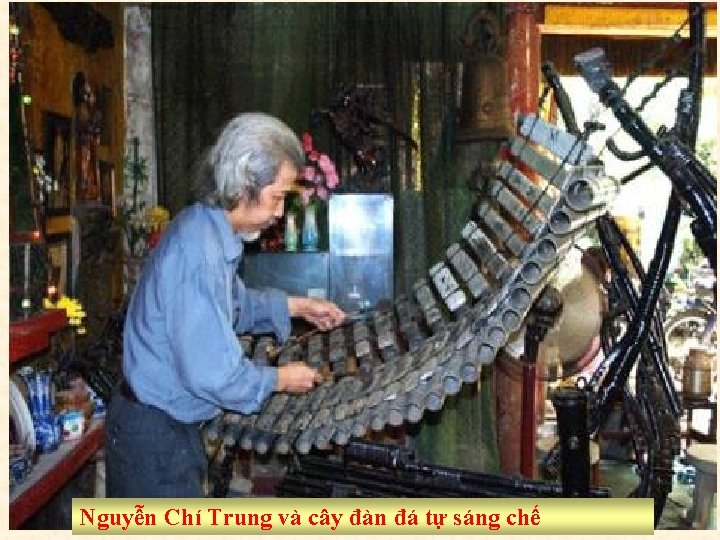 Nguyễn Chí Trung và cây đàn đá tự sáng chế 