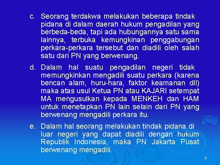 c. Seorang terdakwa melakukan beberapa tindak pidana di dalam daerah hukum pengadilan yang berbeda-beda,