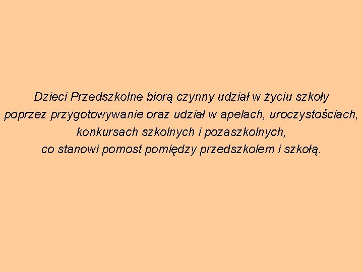 Dzieci Przedszkolne biorą czynny udział w życiu szkoły poprzez przygotowywanie oraz udział w apelach,