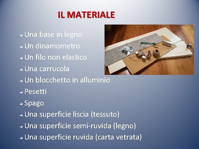 IL MATERIALE Una base in legno ➔ Un dinamometro ➔ Un filo non elastico