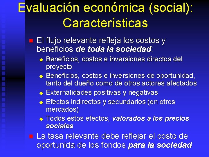 Evaluación económica (social): Características n El flujo relevante refleja los costos y beneficios de