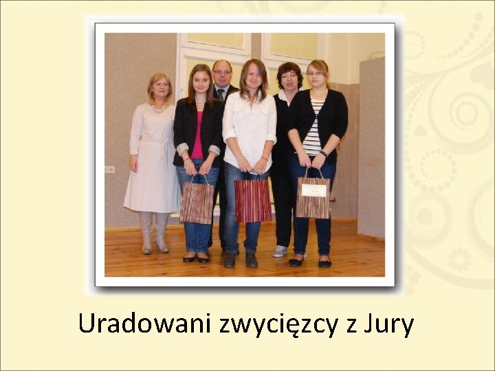 Uradowani zwycięzcy z Jury 