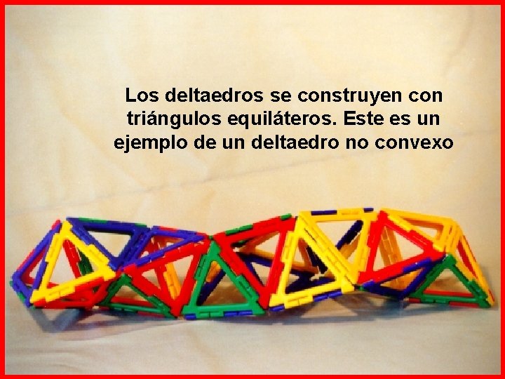 Los deltaedros se construyen con triángulos equiláteros. Este es un ejemplo de un deltaedro