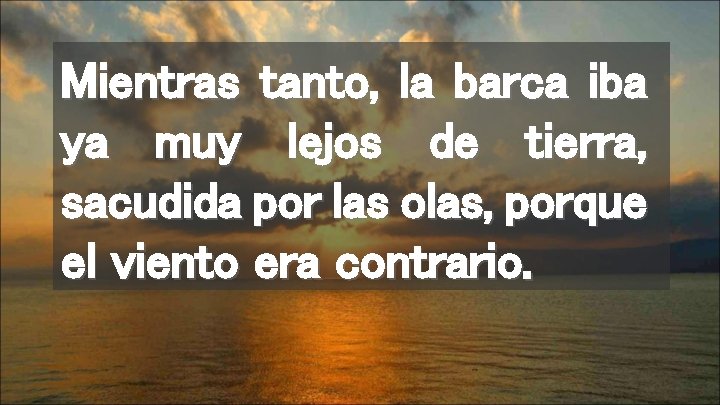 Mientras tanto, la barca iba ya muy lejos de tierra, sacudida por las olas,