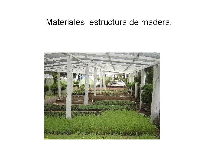 Materiales; estructura de madera. 