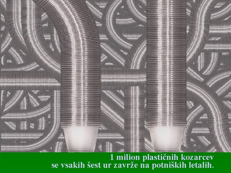 1 milion plastičnih kozarcev se vsakih šest ur zavrže na potniških letalih. 