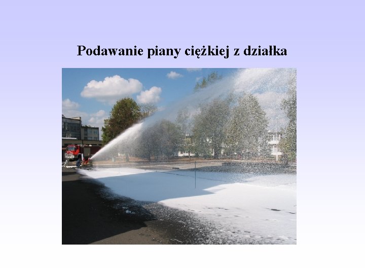 Podawanie piany ciężkiej z działka 