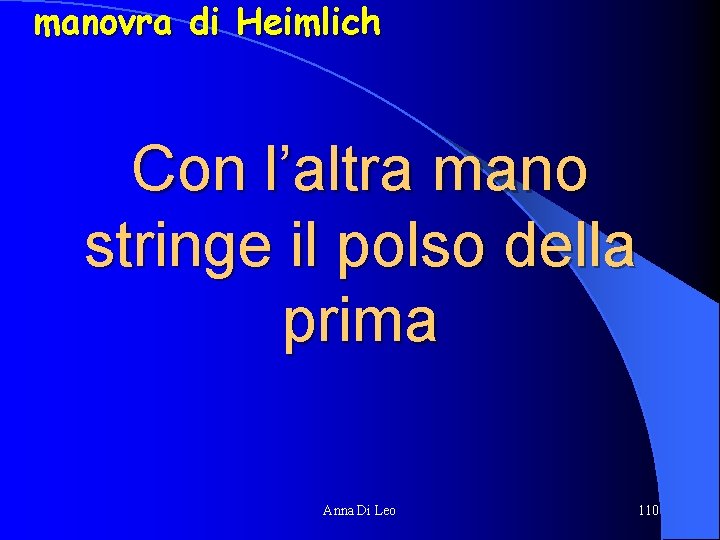 manovra di Heimlich Con l’altra mano stringe il polso della prima Anna Di Leo