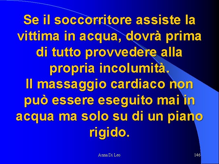 Se il soccorritore assiste la vittima in acqua, dovrà prima di tutto provvedere alla